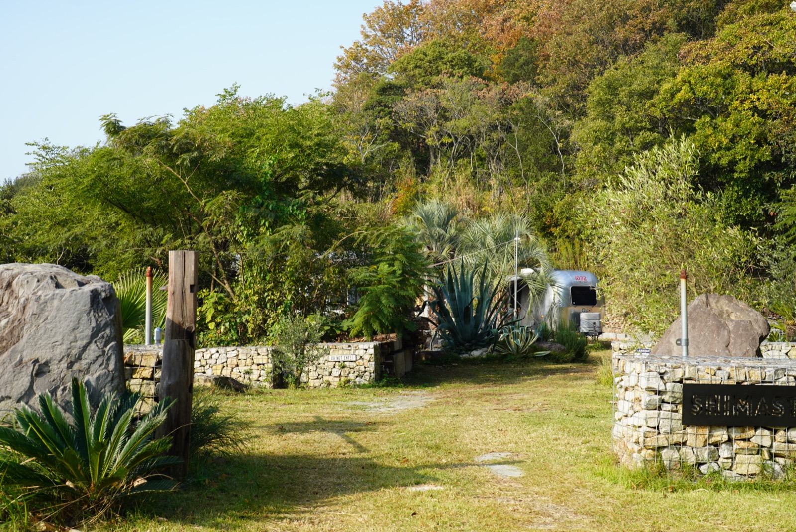 エアストリームのあるキャンプサイト