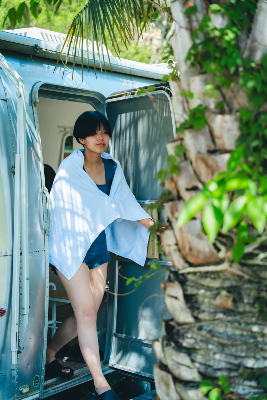 エアストリームから外へ出る滞在者